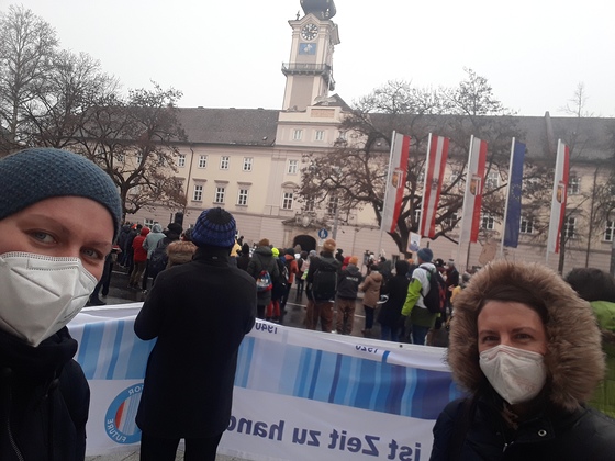 Karin Limberger und Anneliese Schütz beim 7. weltweiten Klimastreik am 19. März 2021 in Linz